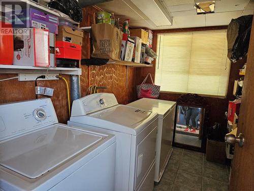 504 7Th Avenue, Keremeos, BC - Indoor Photo Showing Laundry Room