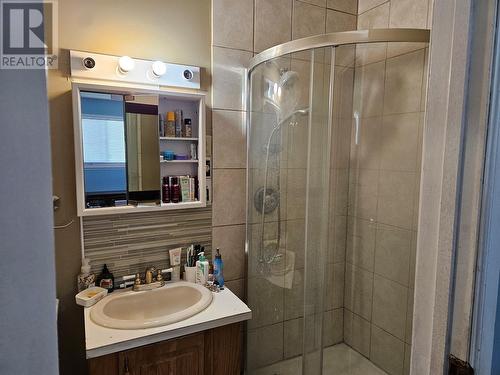 504 7Th Avenue, Keremeos, BC - Indoor Photo Showing Bathroom