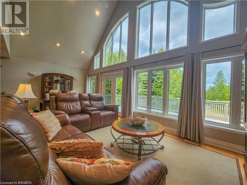 35 Devils Glen Road, Northern Bruce Peninsula, ON - Indoor Photo Showing Living Room