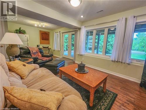 35 Devils Glen Road, Northern Bruce Peninsula, ON - Indoor Photo Showing Living Room