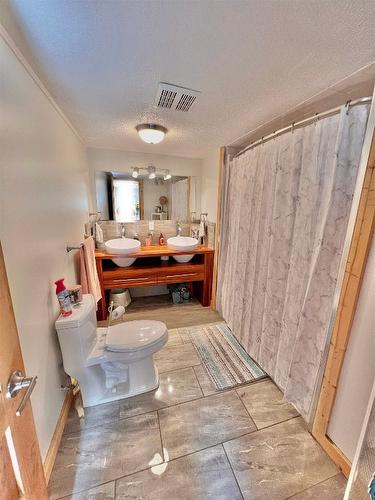 324 Billiter Avenue, Princeton, BC - Indoor Photo Showing Bathroom