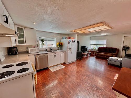 324 Billiter Avenue, Princeton, BC - Indoor Photo Showing Kitchen With Double Sink