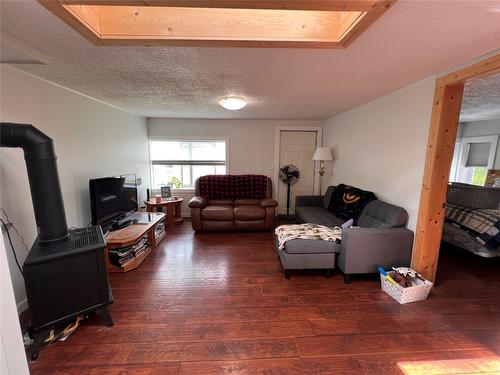 324 Billiter Avenue, Princeton, BC - Indoor Photo Showing Living Room