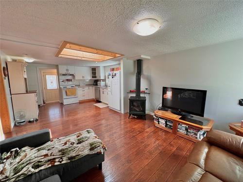 324 Billiter Avenue, Princeton, BC - Indoor Photo Showing Living Room