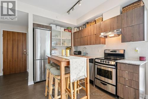 1104 - 170 Fort York Boulevard, Toronto, ON - Indoor Photo Showing Kitchen