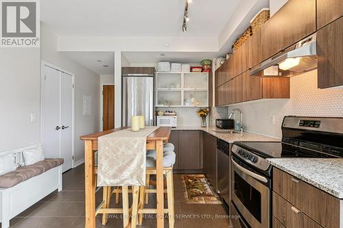 1104 - 170 Fort York Boulevard, Toronto, ON - Indoor Photo Showing Kitchen With Upgraded Kitchen