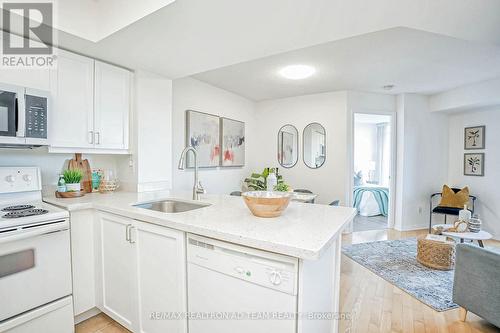 603 - 28 Harrison Garden Boulevard, Toronto, ON - Indoor Photo Showing Kitchen