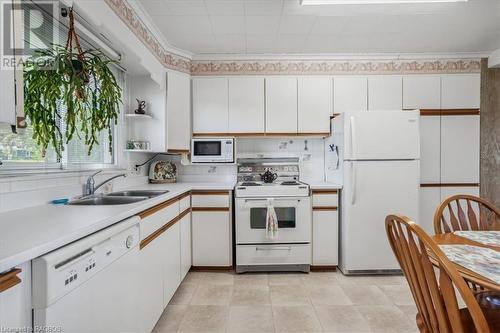 318397 Grey Rd 1, Georgian Bluffs, ON - Indoor Photo Showing Kitchen With Double Sink