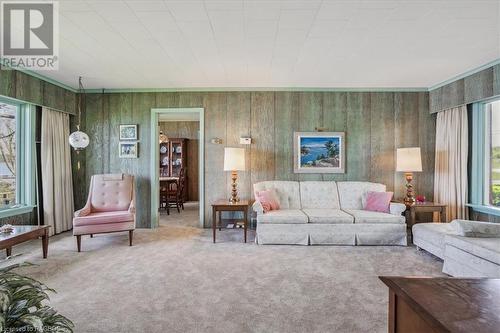 318397 Grey Rd 1, Georgian Bluffs, ON - Indoor Photo Showing Living Room