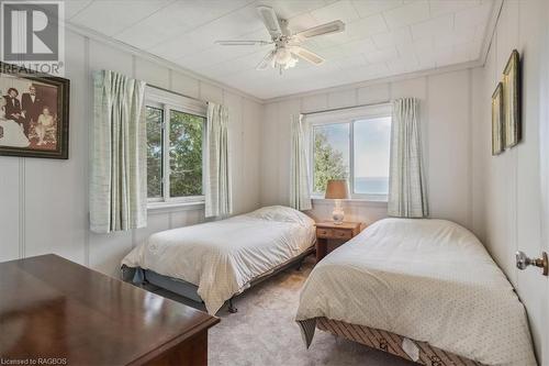 318397 Grey Rd 1, Georgian Bluffs, ON - Indoor Photo Showing Bedroom