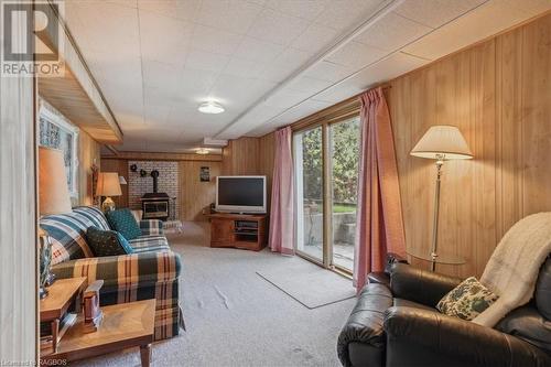 318397 Grey Rd 1, Georgian Bluffs, ON - Indoor Photo Showing Living Room