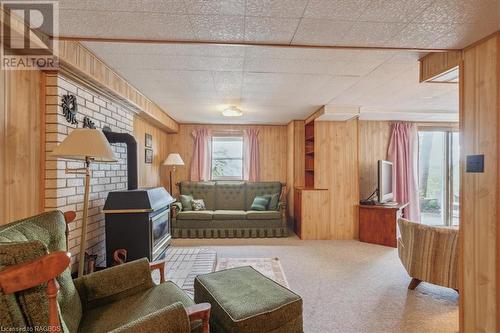 318397 Grey Rd 1, Georgian Bluffs, ON - Indoor Photo Showing Living Room With Fireplace