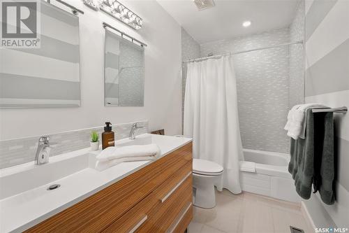 234 Johnson Crescent, Saskatoon, SK - Indoor Photo Showing Bathroom