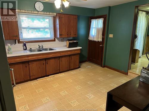 156 Richmond Street, Amherstburg, ON - Indoor Photo Showing Kitchen With Double Sink