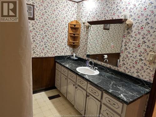 156 Richmond Street, Amherstburg, ON - Indoor Photo Showing Bathroom