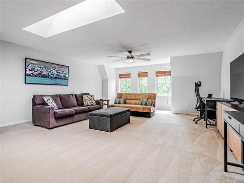 25 Ellen Street, Mississauga, ON - Indoor Photo Showing Living Room