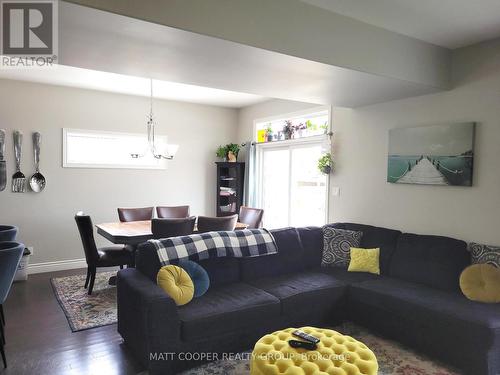 22 Cottonwood Drive, Belleville, ON - Indoor Photo Showing Living Room