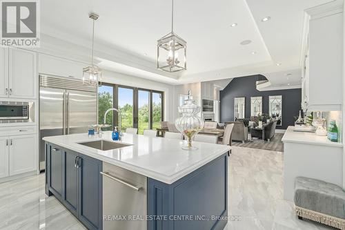 161 Perryman Court, Erin, ON - Indoor Photo Showing Kitchen With Upgraded Kitchen