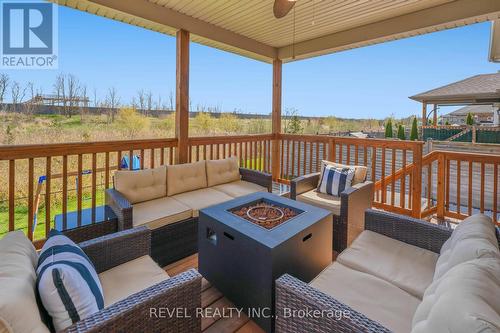 9428 Hendershot Boulevard, Niagara Falls, ON - Outdoor With Deck Patio Veranda With Exterior