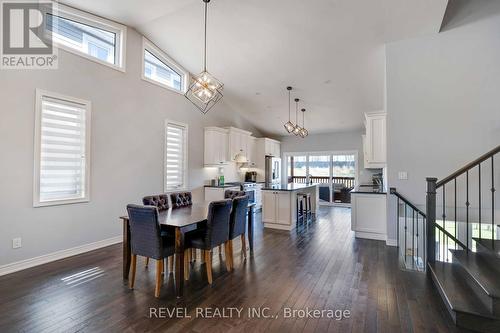 9428 Hendershot Boulevard, Niagara Falls, ON - Indoor Photo Showing Dining Room