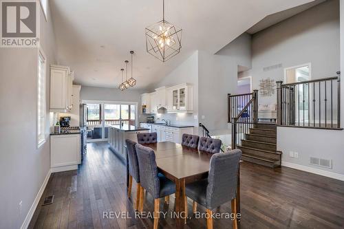 9428 Hendershot Boulevard, Niagara Falls, ON - Indoor Photo Showing Dining Room