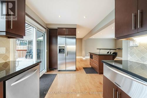349 Kristin Grove, Mississauga, ON - Indoor Photo Showing Kitchen With Stainless Steel Kitchen
