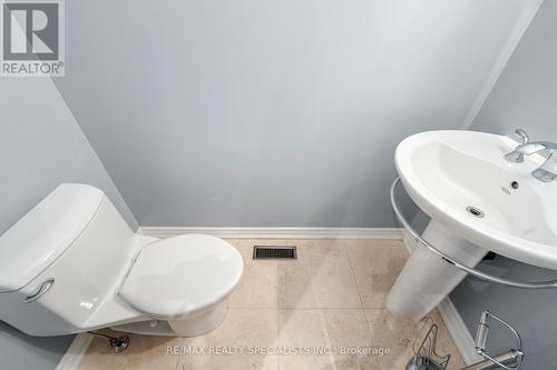 349 Kristin Grove, Mississauga, ON - Indoor Photo Showing Bathroom