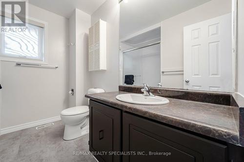 349 Kristin Grove, Mississauga, ON - Indoor Photo Showing Bathroom