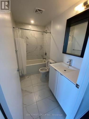 3612 - 4065 Confederation Parkway, Mississauga, ON - Indoor Photo Showing Bathroom