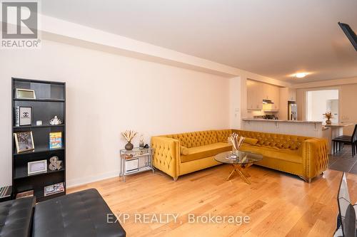 72 Pearman Crescent, Brampton, ON - Indoor Photo Showing Living Room