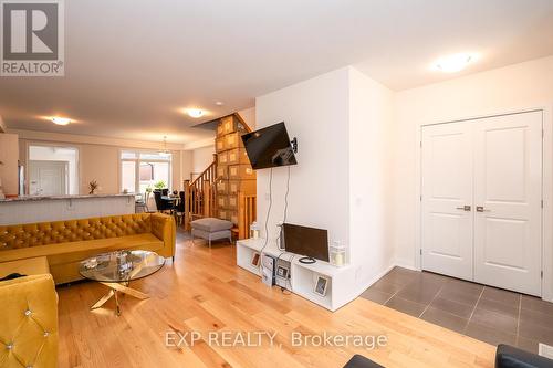 72 Pearman Crescent, Brampton, ON - Indoor Photo Showing Living Room