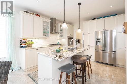 9 Philson Court, Innisfil, ON - Indoor Photo Showing Kitchen With Upgraded Kitchen