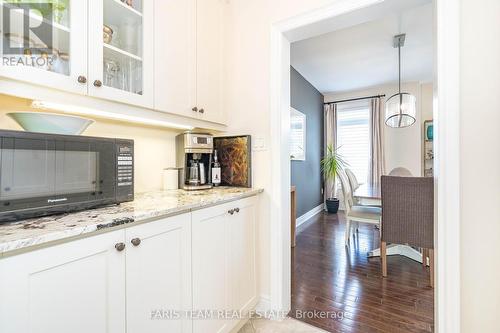 9 Philson Court, Innisfil, ON - Indoor Photo Showing Kitchen