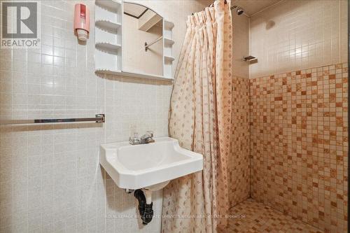 1795 Balsam Avenue, Mississauga, ON - Indoor Photo Showing Bathroom