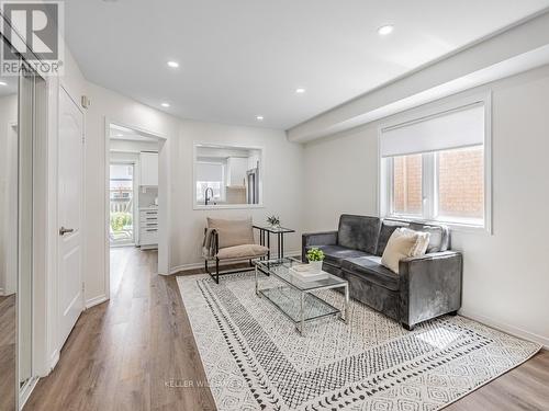 944 Flute Way, Mississauga, ON - Indoor Photo Showing Other Room