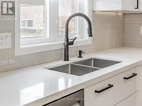 944 Flute Way, Mississauga, ON - Indoor Photo Showing Kitchen With Double Sink