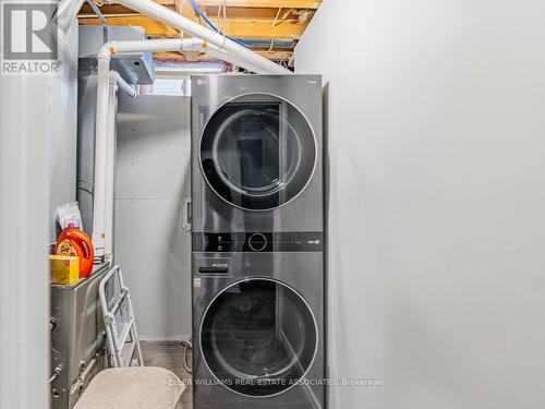 944 Flute Way, Mississauga, ON - Indoor Photo Showing Laundry Room