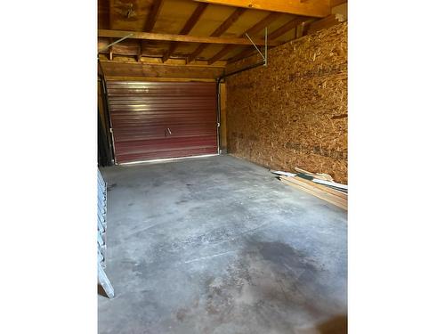 677 65Th Avenue, Grand Forks, BC - Indoor Photo Showing Garage