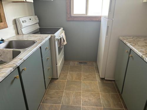 677 65Th Avenue, Grand Forks, BC - Indoor Photo Showing Laundry Room