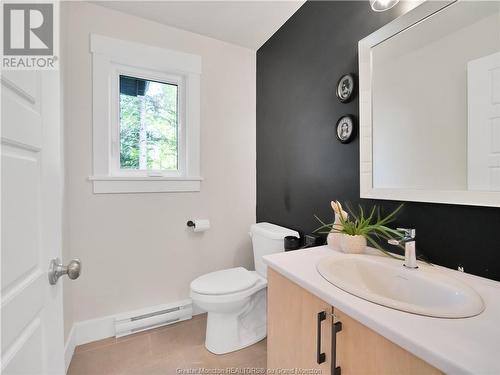 530 Maplehurst Dr, Moncton, NB - Indoor Photo Showing Bathroom