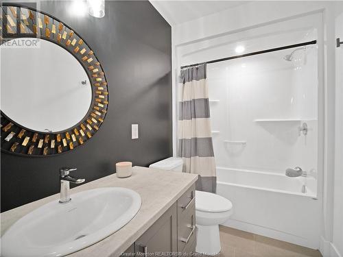 530 Maplehurst Dr, Moncton, NB - Indoor Photo Showing Bathroom