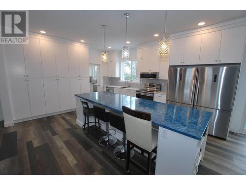 571 Mountain Drive, Vernon, BC - Indoor Photo Showing Kitchen With Upgraded Kitchen