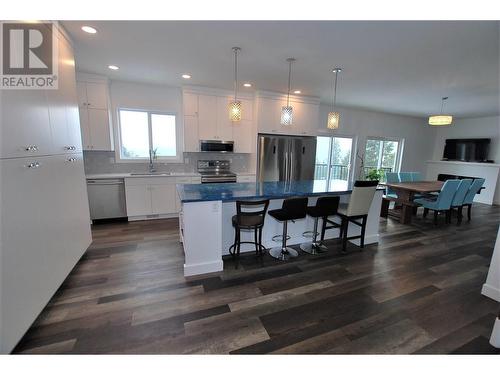 571 Mountain Drive, Vernon, BC - Indoor Photo Showing Kitchen With Upgraded Kitchen