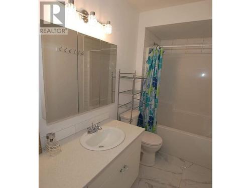 571 Mountain Drive, Vernon, BC - Indoor Photo Showing Bathroom