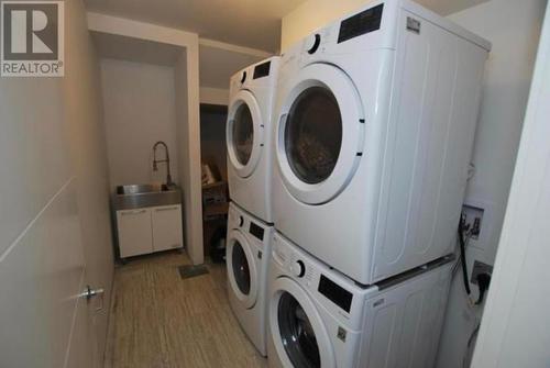 571 Mountain Drive, Vernon, BC - Indoor Photo Showing Laundry Room