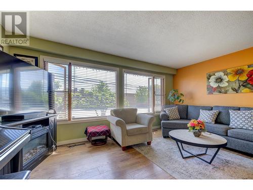 3612 Old Okanagan Highway, West Kelowna, BC - Indoor Photo Showing Living Room