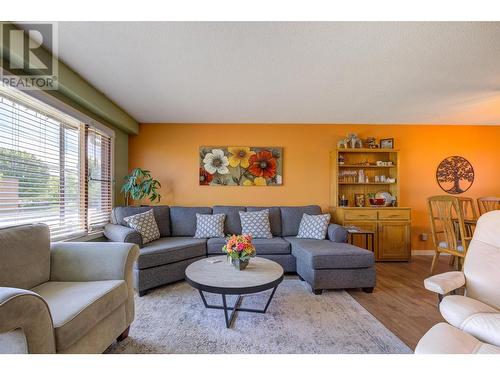 3612 Old Okanagan Highway, West Kelowna, BC - Indoor Photo Showing Living Room