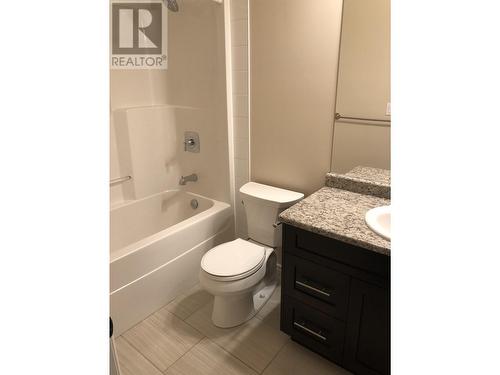 8340 87 Avenue, Fort St. John, BC - Indoor Photo Showing Bathroom