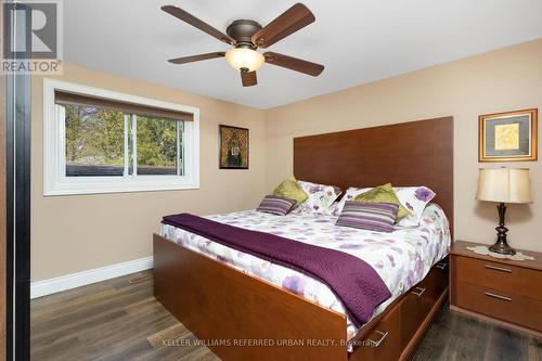 3202 Centennial Drive, Burlington, ON - Indoor Photo Showing Bedroom