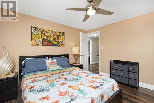 3202 Centennial Drive, Burlington, ON - Indoor Photo Showing Bedroom